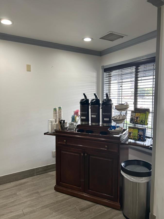 大急流城机场乡村酒店 外观 照片